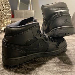 Air Jordan 1 Black/Suede